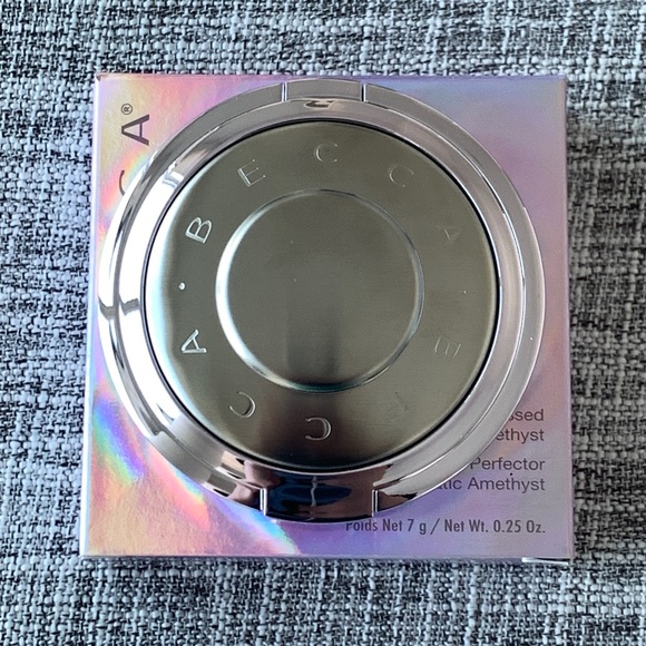 ❗️SALE❗️🆕 BECCA Prismatic Amethyst Highlighter - Picture 5 of 7